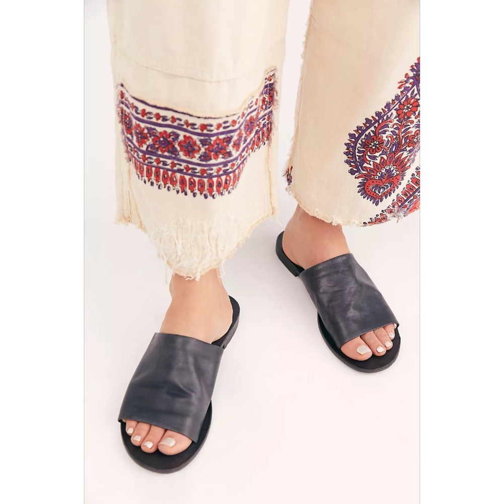 Free People Vicente Sandal Black Leather Slide Flat Open Toe Size 38